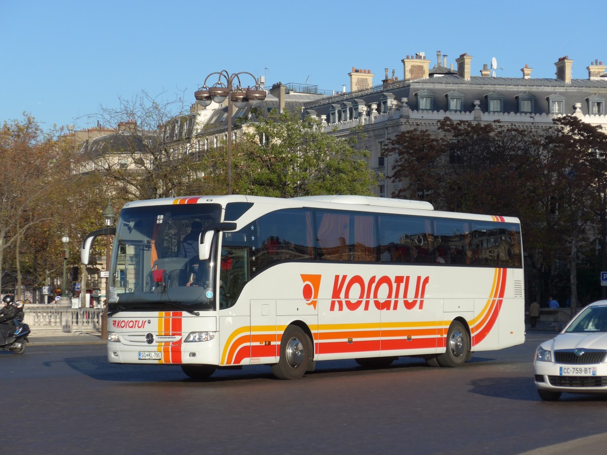 (166'691) - Aus Slowenien: Koratur, Prevalje - SG KL-795 - Mercedes (ex EuroBasket 2013) am 15. November 2015 in Paris, Arc de Triomphe