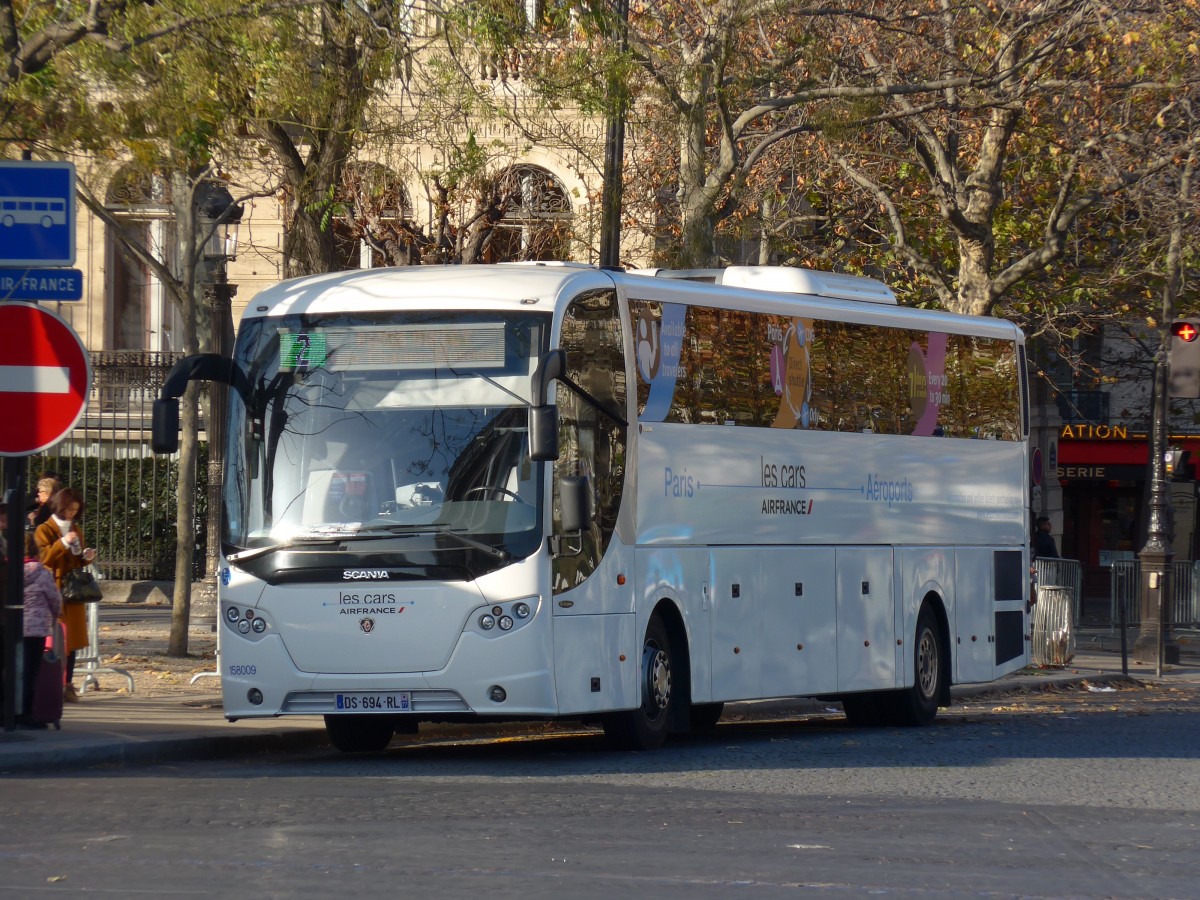 (166'692) - Air France, Le Mesnil Amelot - Nr. 158'009/DS 694 RL - Scania am 15. November 2015 in Paris, Arc de Triomphe