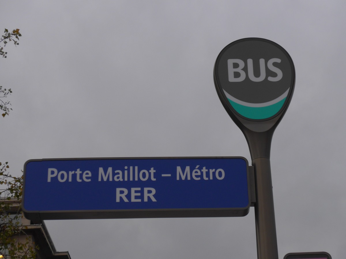 (167'014) - Bus-Haltestelle - Paris, Porte Maillot - M�tro RER - am 16. November 2015