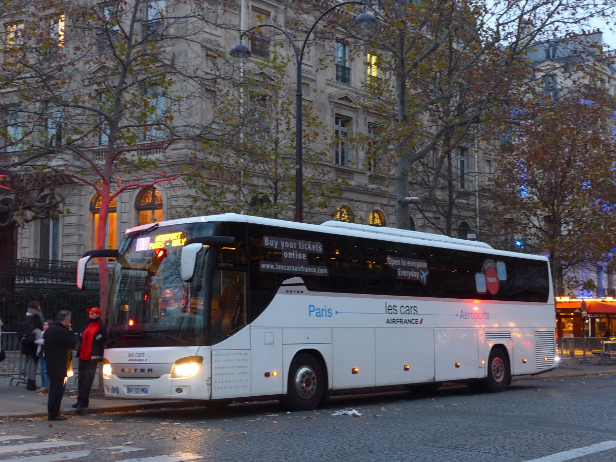 (167'025) - Air France, Le Mesnil Amelot - AY 121 MQ - Setra am 16. November 2015 in Paris, Arc de Triomphe