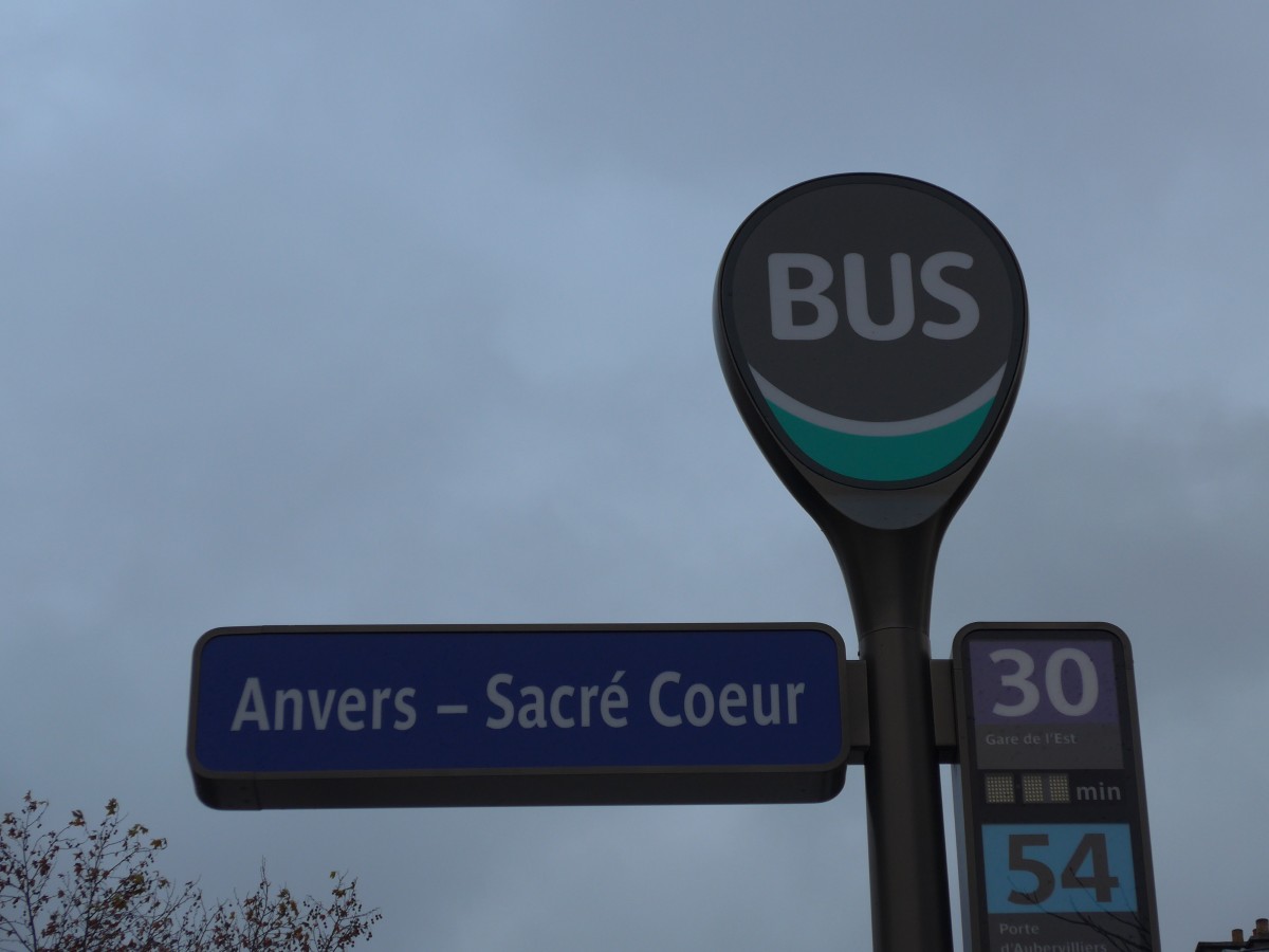 (167'055) - Bus-Haltestelle - Paris, Anvers - Sacr� Coeur - am 17. November 2015