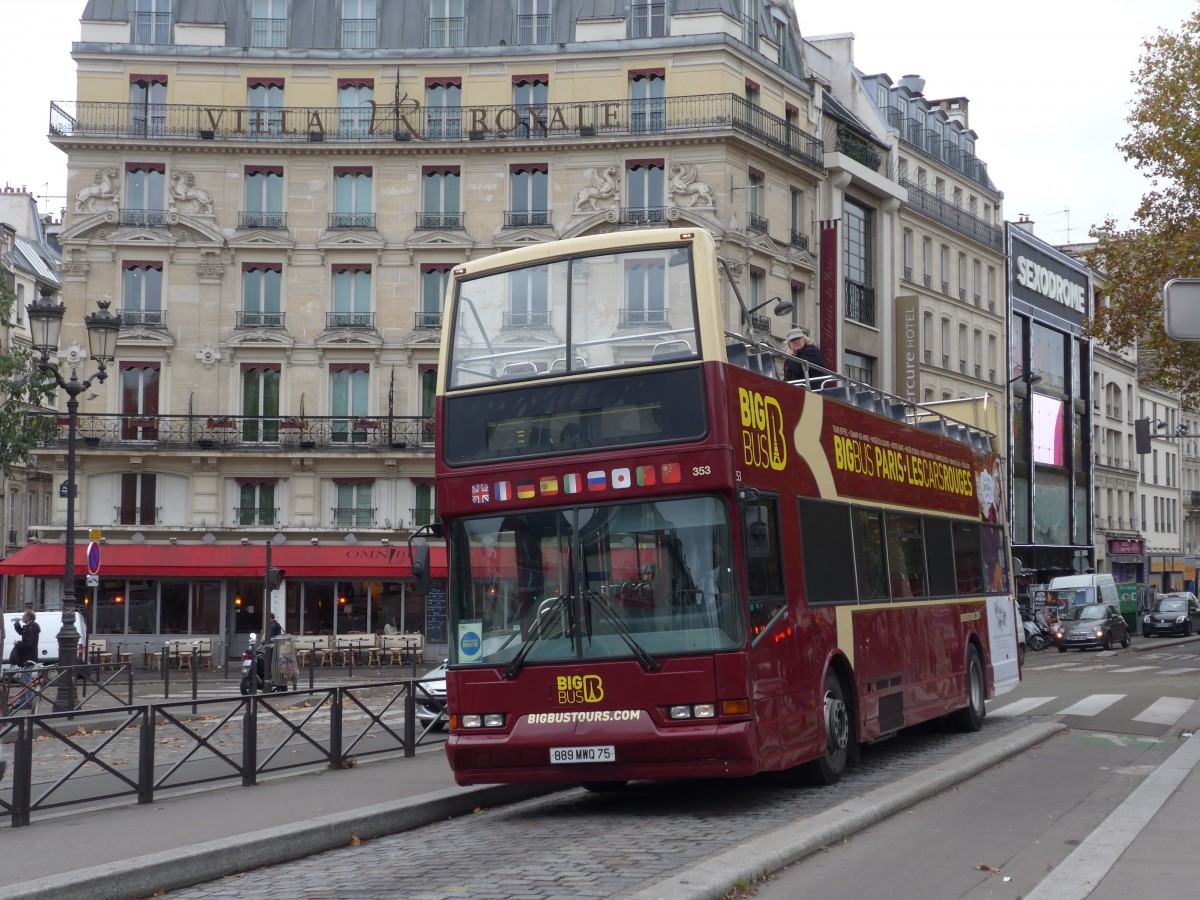 (167'149) - Big Bus, Paris - Nr. 353/889 MWQ 75 - Volvo am 17. November 2015 in Paris, Pigalle