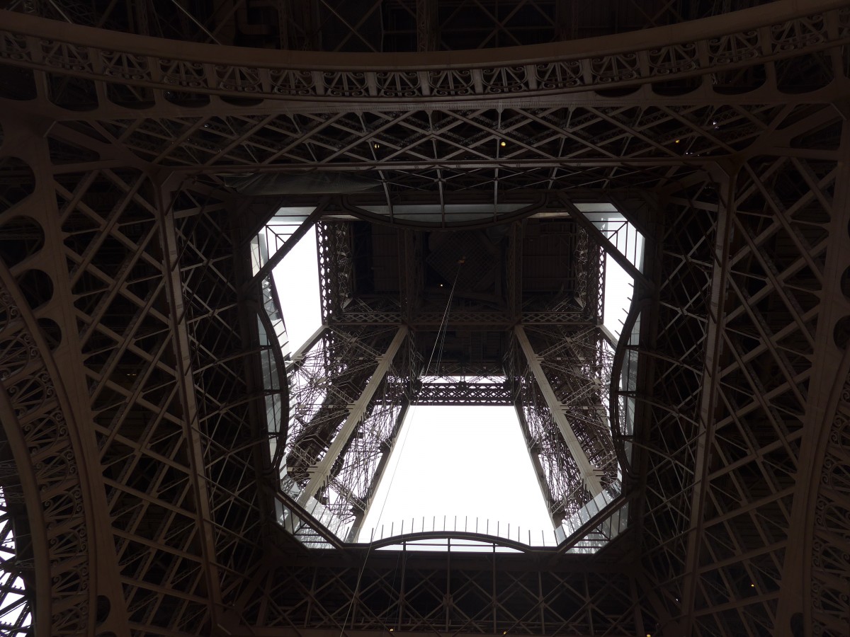 (167'191) - Im Inneren des Eiffelturms am 17. November 2015 in Paris