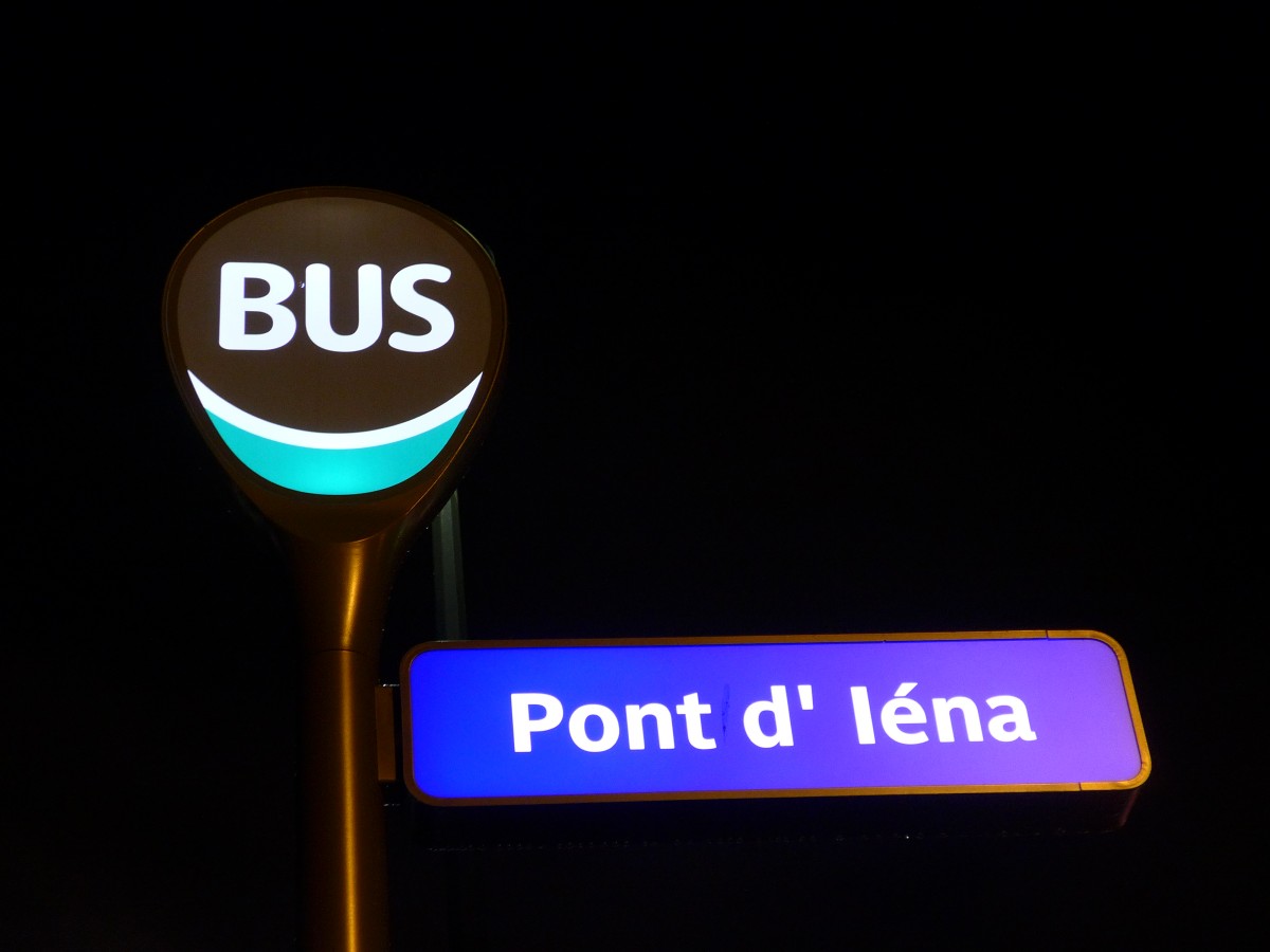 (167'304) - Bus-Haltestelle - Paris, Pont d'I�na - am 17. November 2015