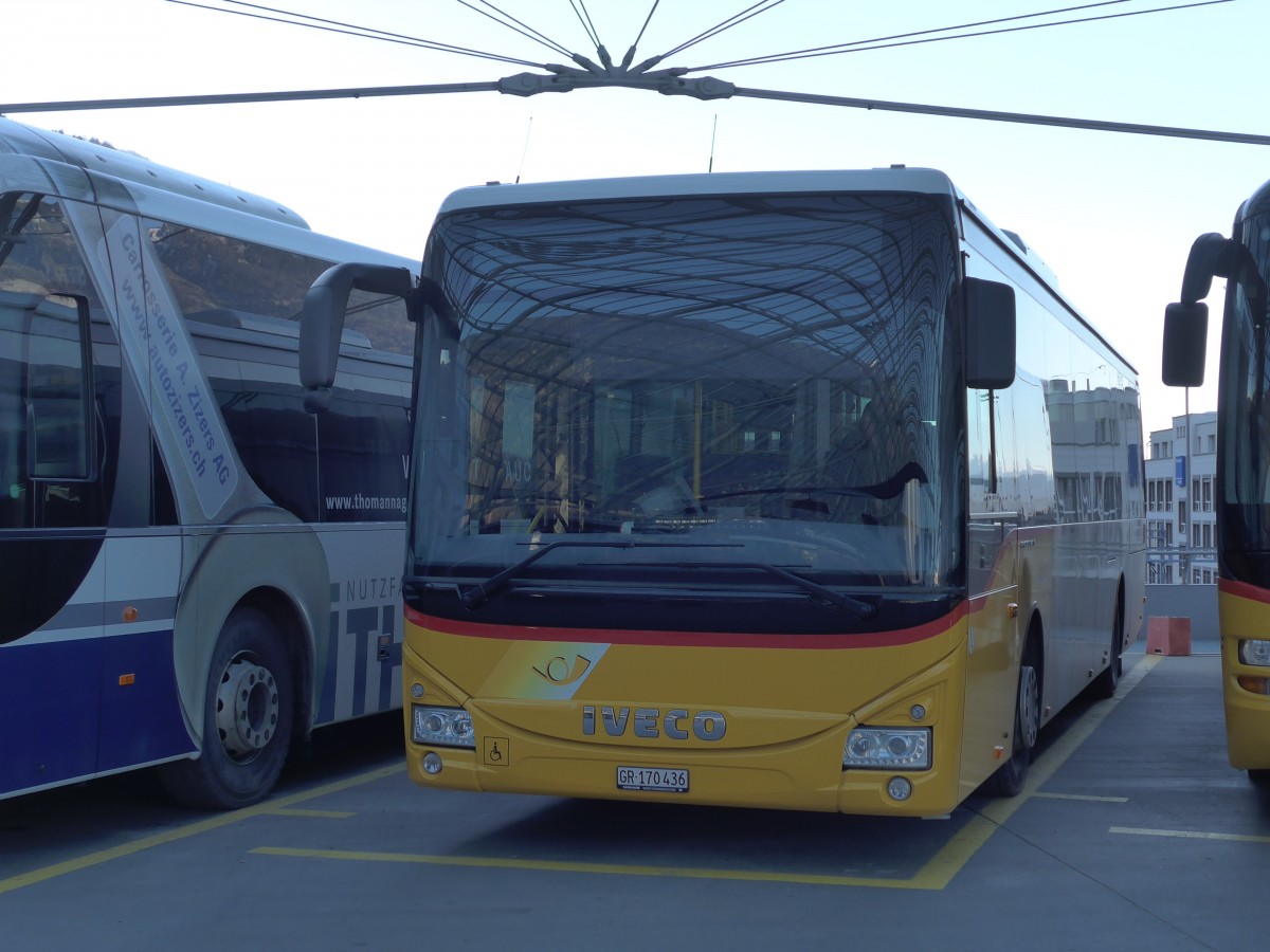 (167'667) - PostAuto Graubnden - GR 170'436 - Iveco am 5. Dezember 2015 in Chur, Postautostation