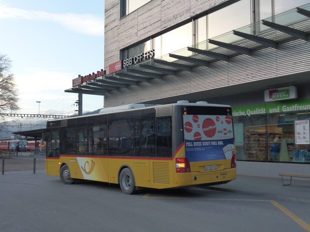 (167'773) - Gessinger, Bad Ragaz - GR 102'390 - MAN/Gppel am 19. Dezember 2015 beim Bahnhof Landquart