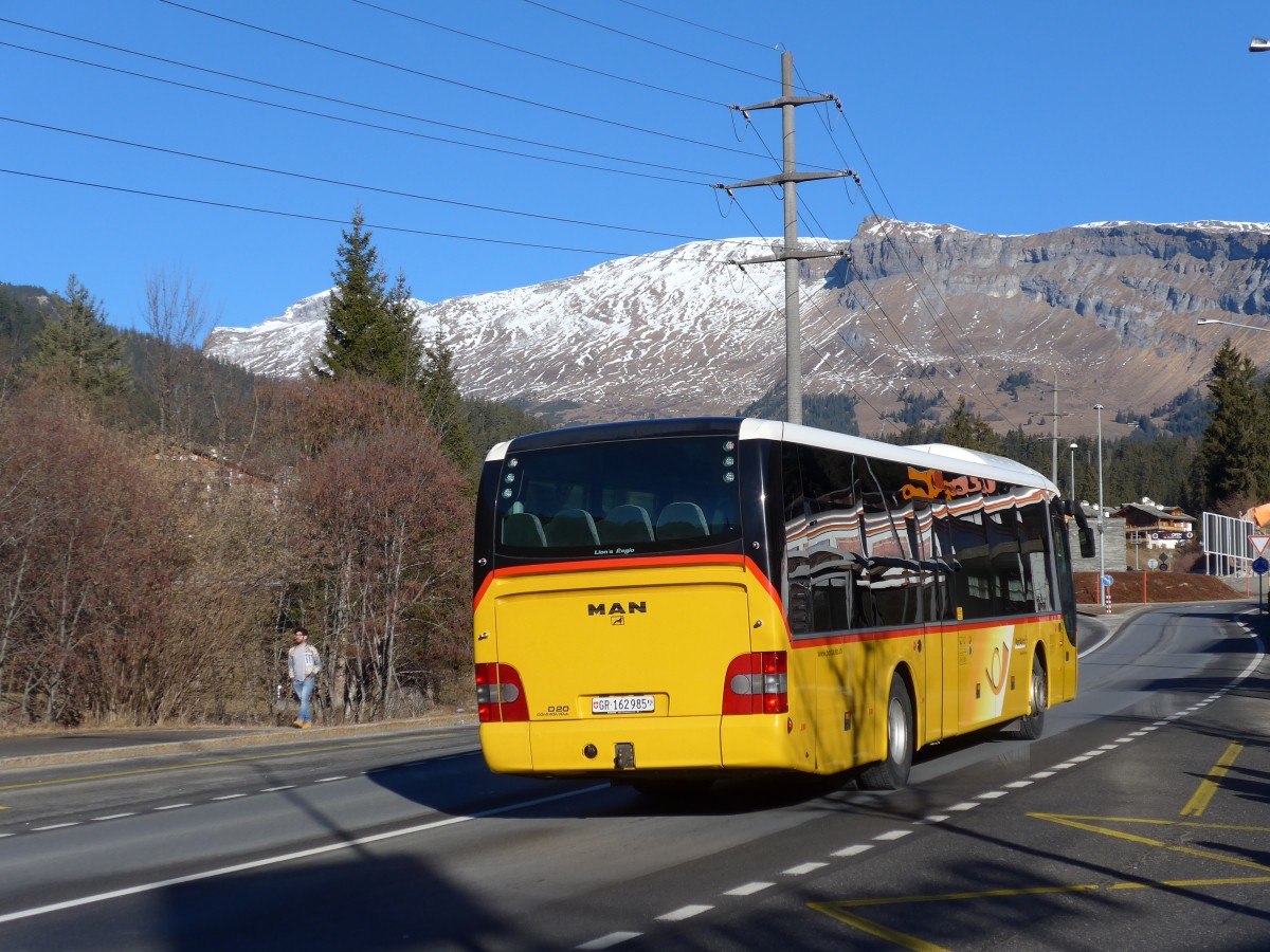 (167'981) - PostAuto Graubnden - GR 162'985 - MAN am 26. Dezember 2015 in Laax, Rancho