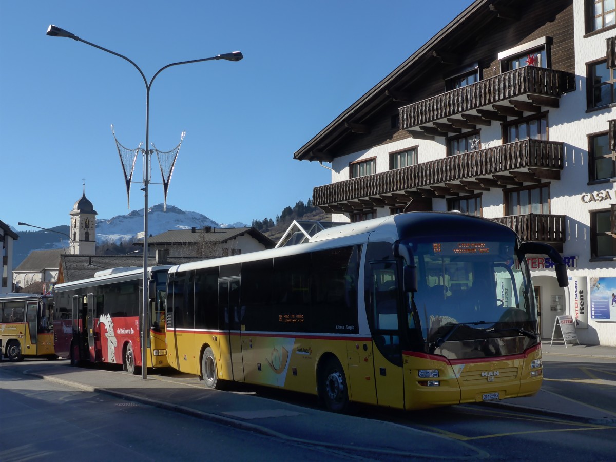 (167'996) - PostAuto Graubnden - GR 162'989 - MAN am 26. Dezember 2015 in Laax, Post