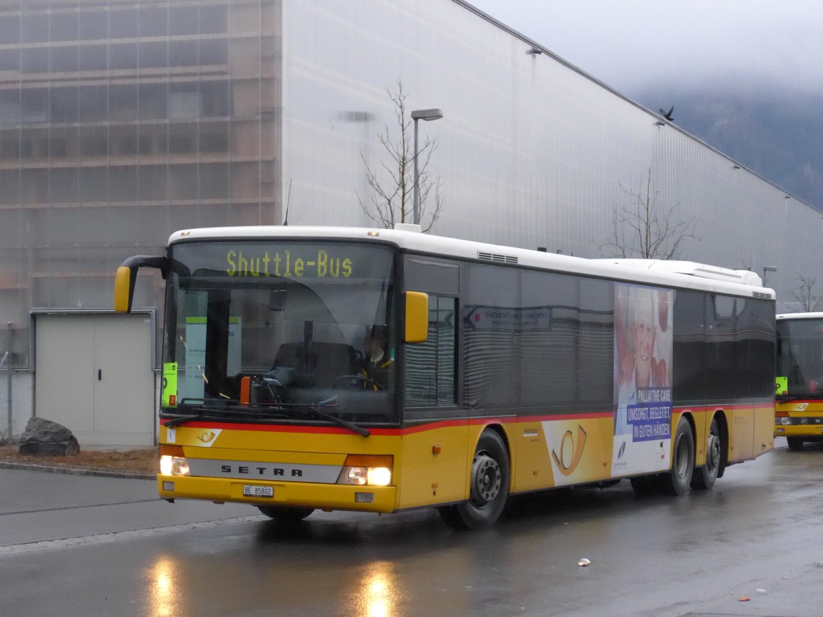 (168'427) - AVA Aarberg - Nr. 2/BE 85'802 - Setra am 10. Januar 2016 beim Bahnhof Frutigen