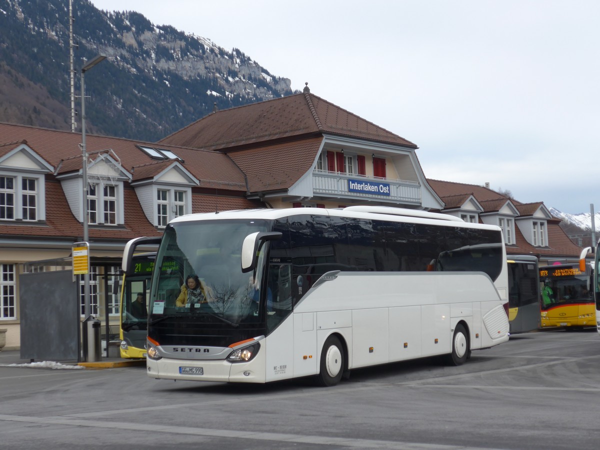 (168'564) - Aus Deutschland: MC-Reisen, Kelsterbach - GG-MC 990 - Setra am 24. Januar 2016 beim Bahnhof Interlaken Ost