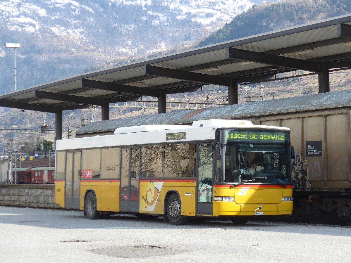 (169'060) - PostAuto Wallis - Nr. 3/VS 414'345 - Volvo/Hess (ex PostAuto Bern Nr. 512; ex P 25'678) am 6. Mrz 2016 beim Bahnhof Sion