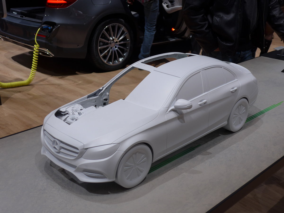 (169'169) - Mercedes-Model am 7. M�rz 2016 im Autosalon Genf