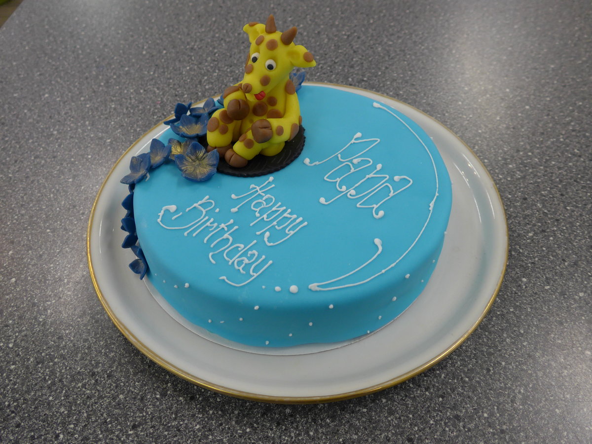 (169'214) - Geburtstagstorte aus Marzipan mit Giraffe am 9. M�rz 2016
