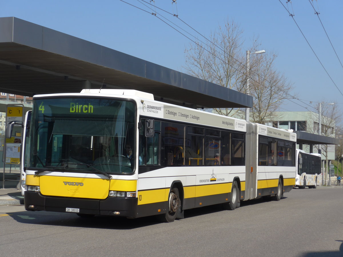 (169'302) - VBSH Schaffhausen - Nr. 10/SH 38'010 - Volvo/Hess am 19. Mrz 2016 beim Bahnhof Schaffhausen