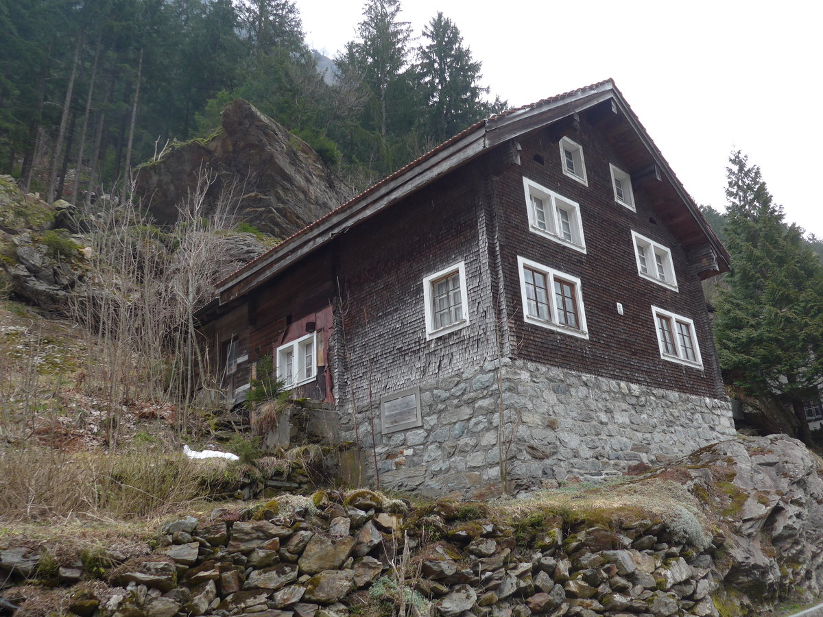 (169'446) - Altes Haus am 25. M�rz 2016 in Bristen
