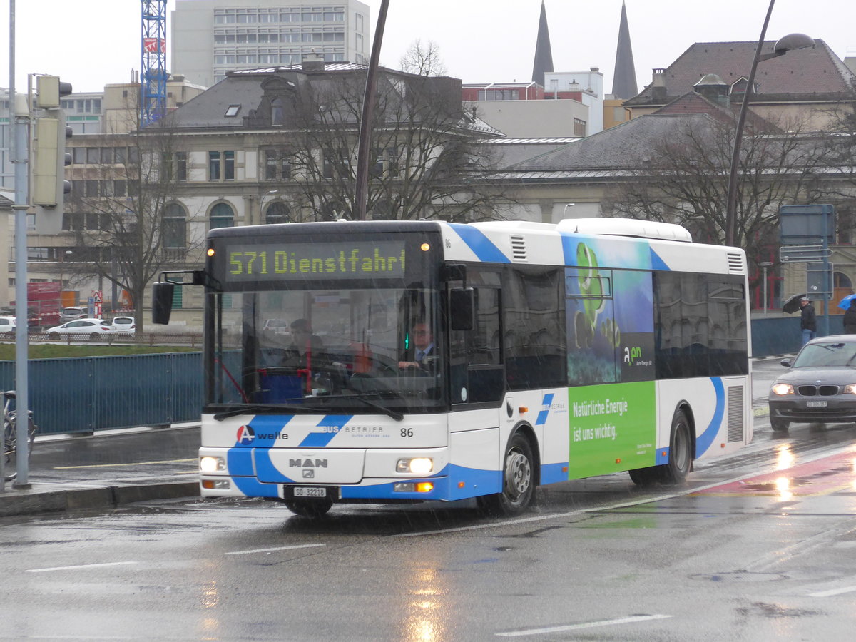 (169'501) - BOGG Wangen b.O. - Nr. 86/SO 32'218 - MAN/Gppel am 25. Mrz 2016 beim Bahnhof Olten