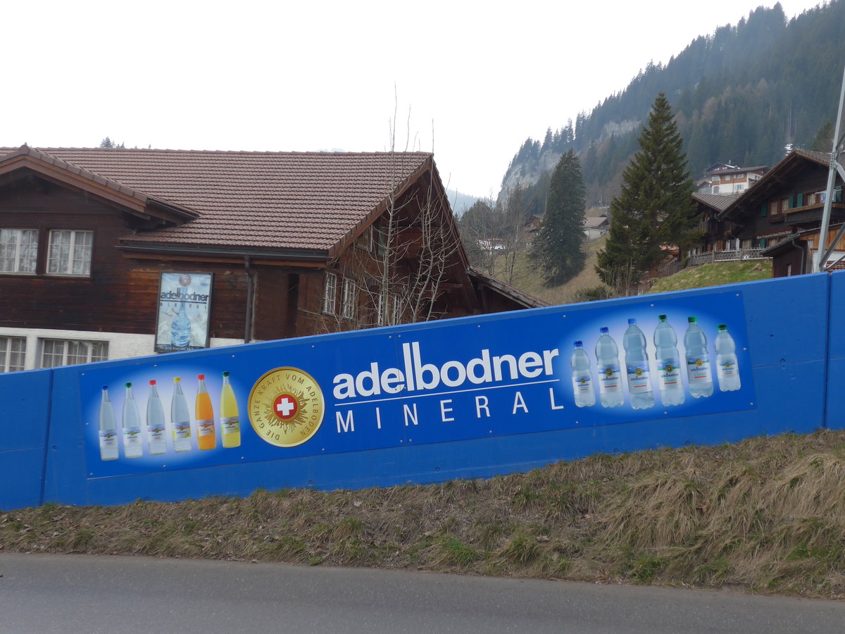 (169'536) - Adelbodner Mineralwasser-Werbung am 27. M�rz 2016 in Adelboden, Mineralquelle