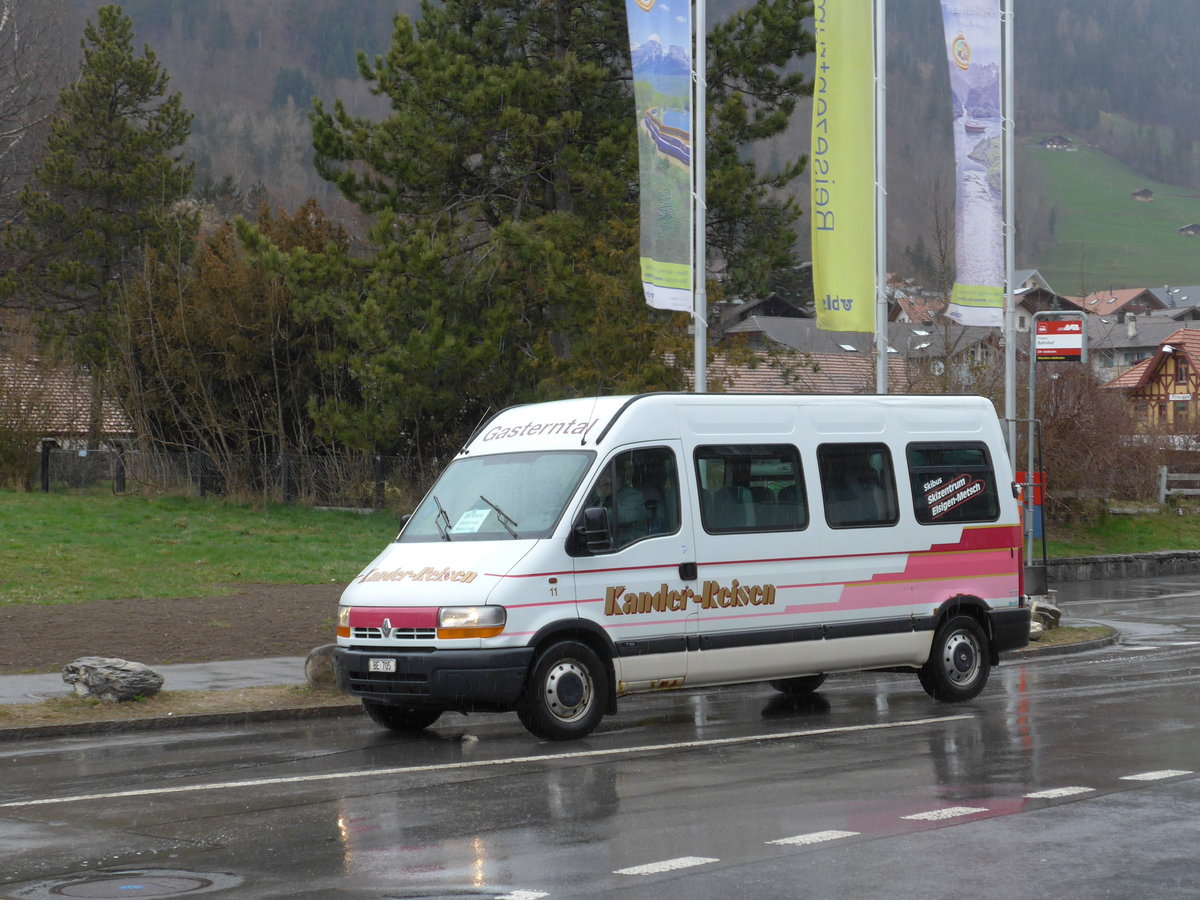 (169'539) - Kander-Reisen, Frutigen - Nr. 11/BE 705 - Renault am 27. Mrz 2016 beim Bahnhof Frutigen