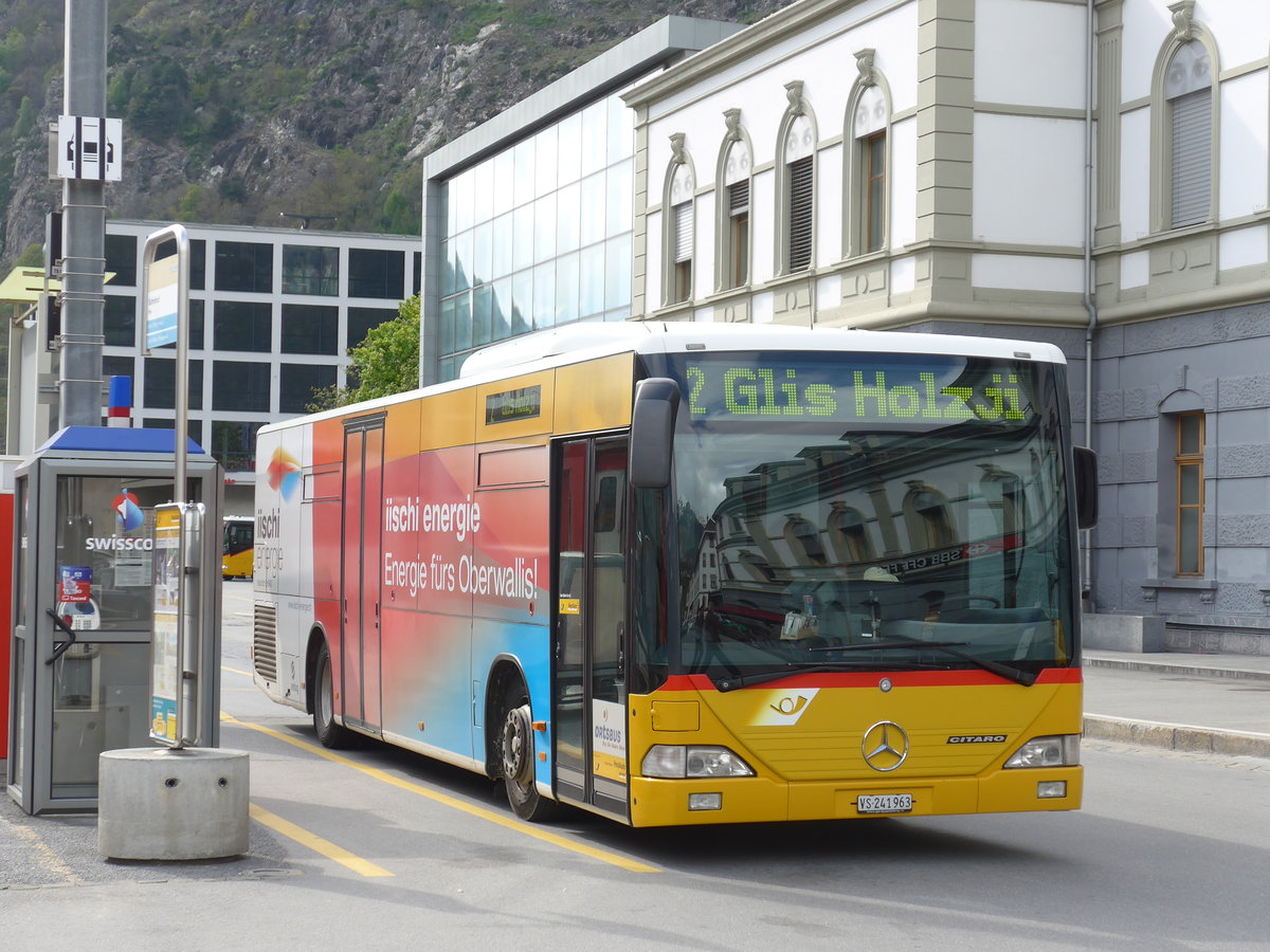 (170'228) - PostAuto Wallis - VS 241'963 - Mercedes am 24. April 2016 beim Bahnhof Brig