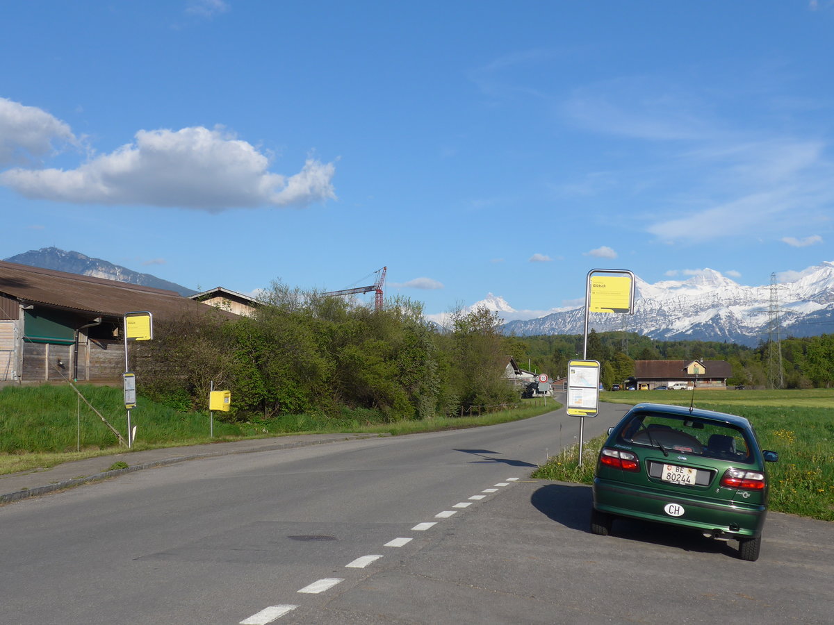 (170'339) - Bus-Haltestelle Zwieselberg, Gl�tsch + Nissan - BE 80'244 - am 4. Mai 2016 in Zwieselberg, Gl�tsch