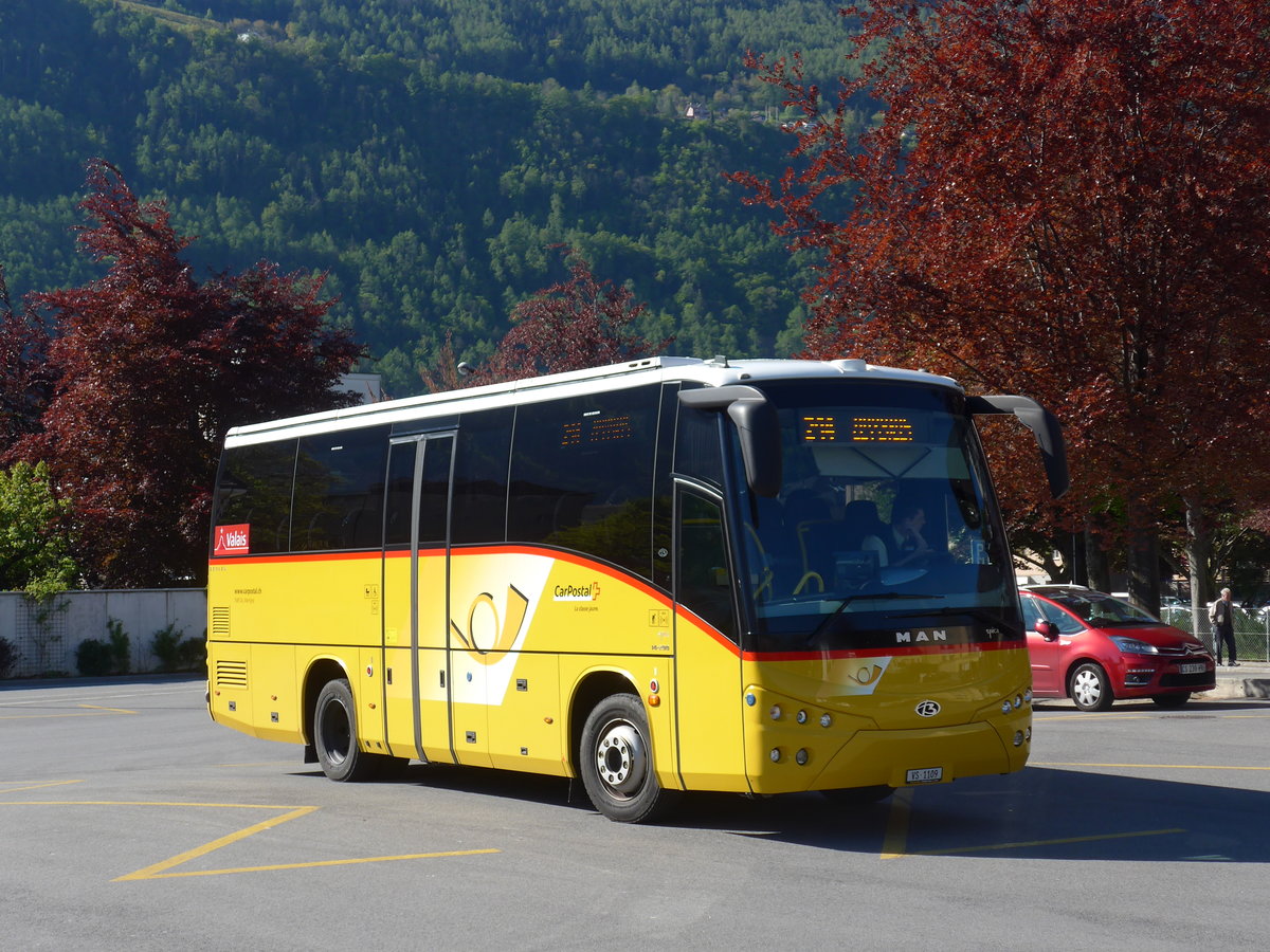 (170'348) - TMR Martigny - Nr. 126/VS 1109 - MAN/Beulas am 5. Mai 2016 beim Bahnhof Martigny