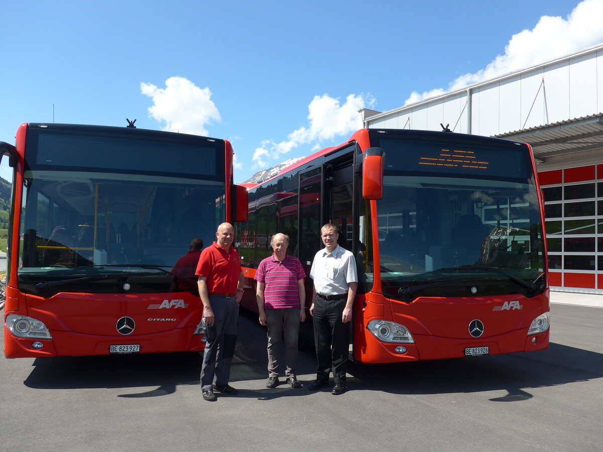 (170'448) - AFA Adelboden - Nr. 97/BE 823'927 + Nr. 96/BE 823'926 - Mercedes am 10. Mai 2016 in Frutigen, Garage