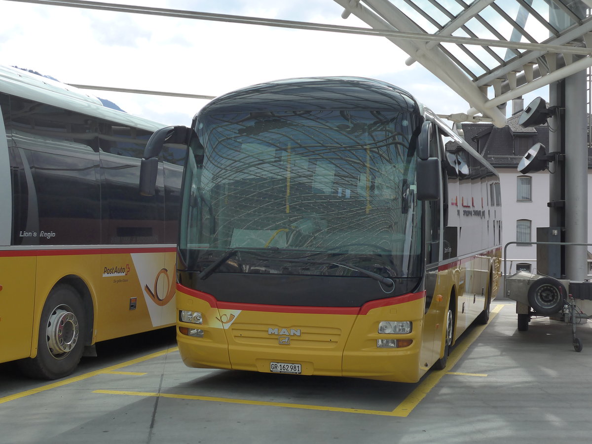 (170'942) - PostAuto Graubnden - GR 162'981 - MAN am 16. Mai 2016 in Chur, Postautostation