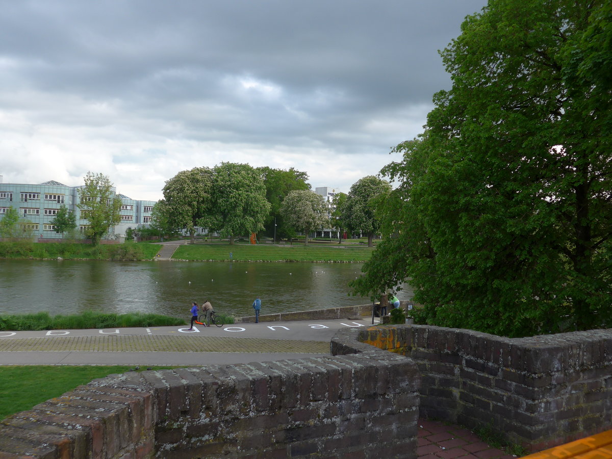 (171'028) - Blick von der Stadtmauer in Ulm am 19. Mai 2016 �ber die Donau nach Neu-Ulm