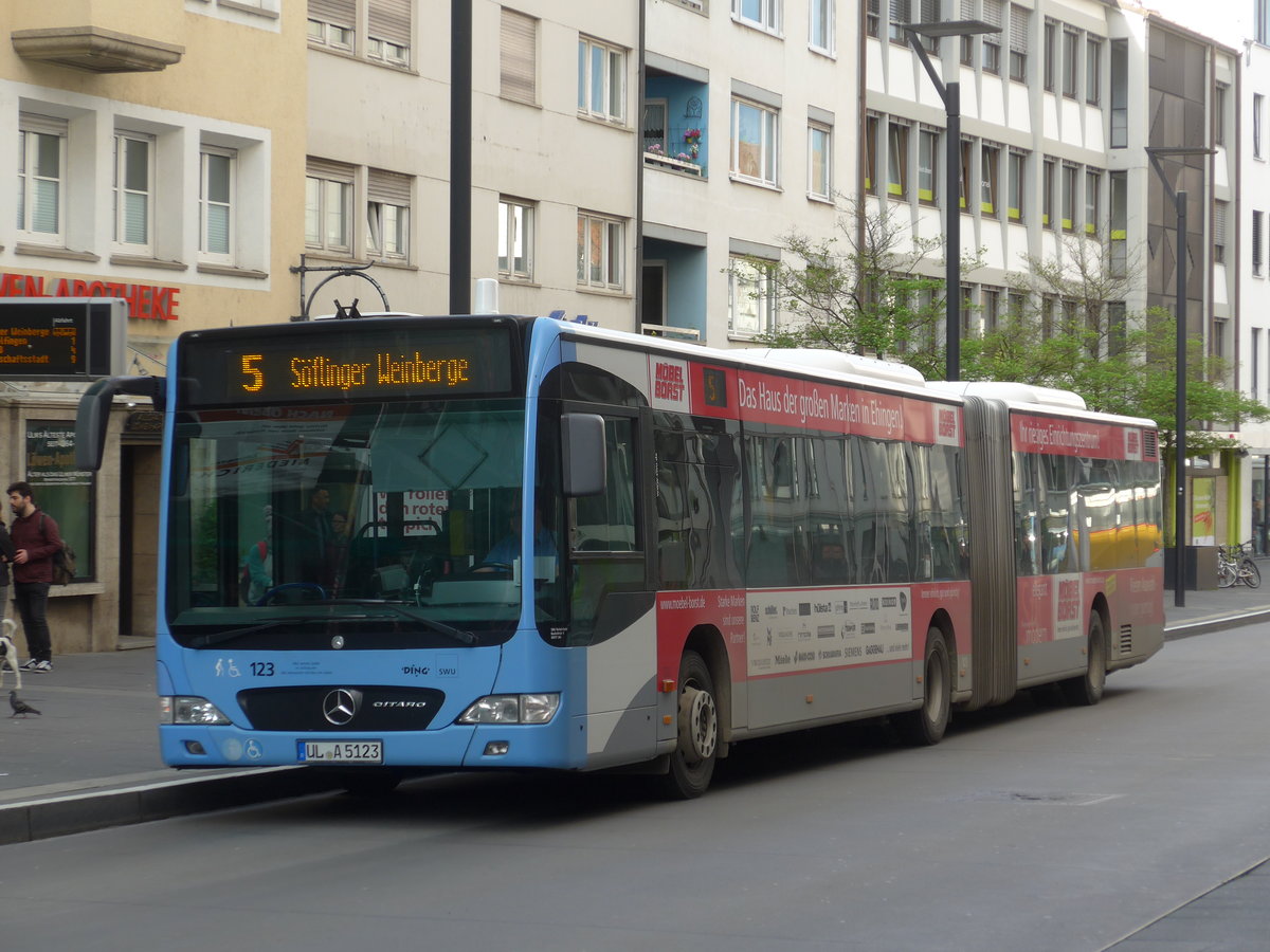 (171'072) - SWU Ulm - Nr. 123/UL-A 5123 - Mercedes am 19. Mai 2016 in Ulm, Rathaus Ulm