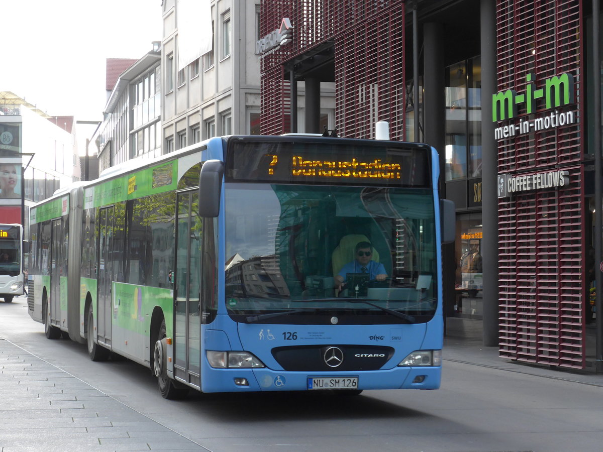 (171'075) - SWU Ulm - Nr. 126/NU-SM 126 - Mercedes am 19. Mai 2016 in Ulm, Rathaus Ulm