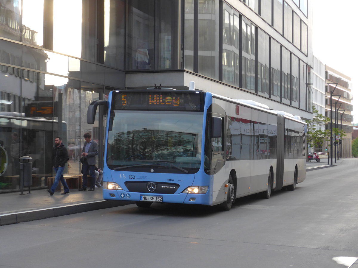 (171'098) - SWU Ulm - Nr. 152/NU-SM 152 - Mercedes am 19. Mai 2016 in Ulm, Rathaus Ulm