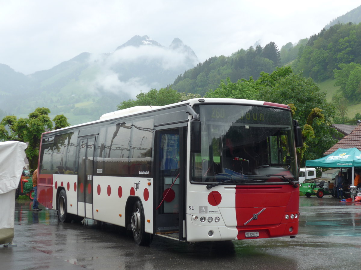 (171'452) - TPF Fribourg - Nr. 91/FR 300'281 - Volvo am 28. Mai 2016 beim Bahnhof Boltigen