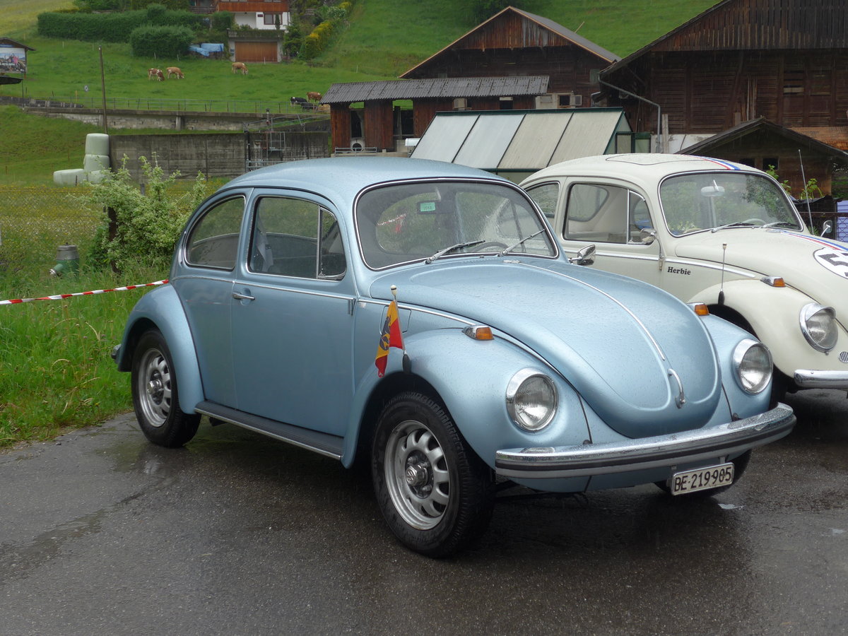 (171'455) - VW-K�fer - BE 219'905 - am 28. Mai 2016 beim Bahnhof Boltigen