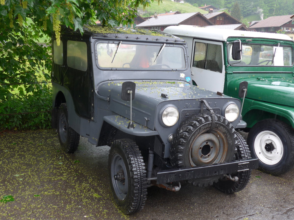 (171'458) - Willys am 28. Mai 2016 beim Bahnhof Boltigen