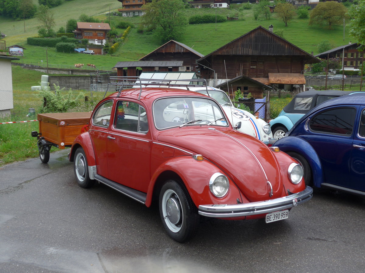 (171'498) - VW-K�fer - BE 390'959 - am 28. Mai 2016 beim Bahnhof Boltigen