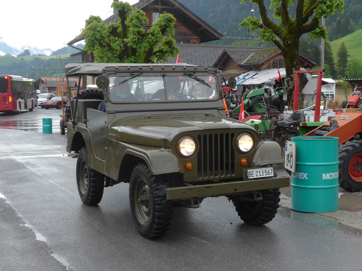 (171'510) - Jeep - BE 213'567 - am 28. Mai 2016 beim Bahnhof Boltigen