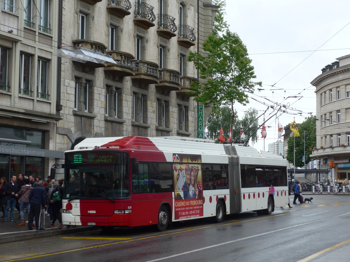 (171'784) - TPF Fribourg - Nr. 520/FR 300'435 - MAN/Hess Gelenkduobus am 13. Juni 2016 beim Bahnhof Fribourg