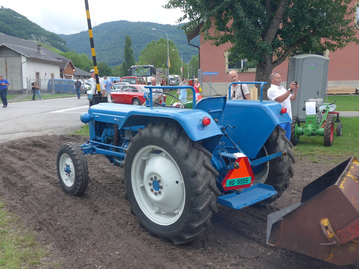 (172'082) - Fordson - VD 5555 - am 25. Juni 2016 in Aigle, Saurertreffen