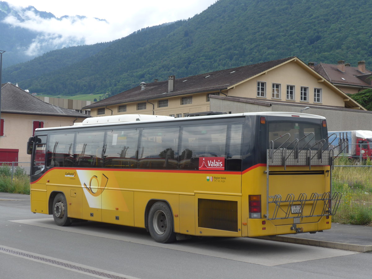 (172'114) - TPC Aigle - VS 49'249 - Volvo am 25. Juni 2016 beim Bahnhof Aigle