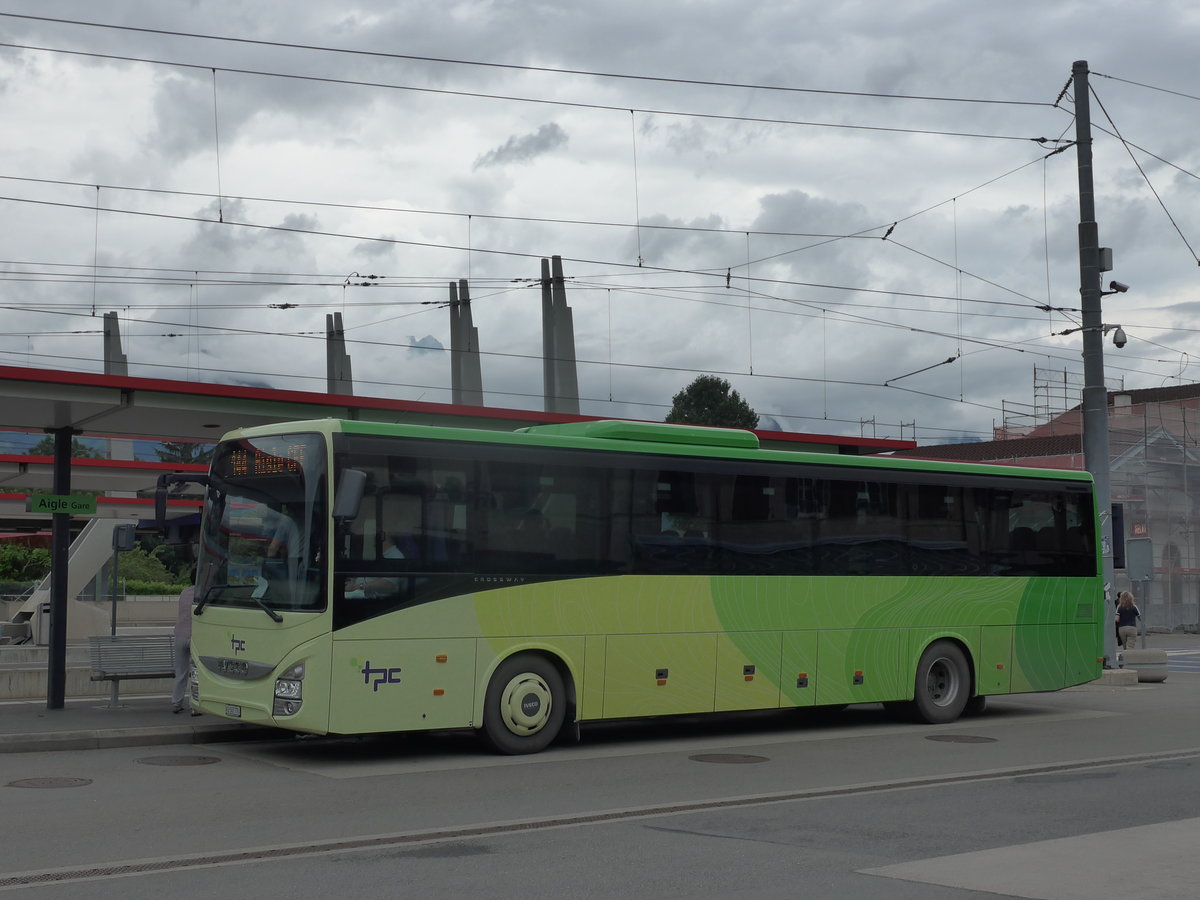 (172'123) - TPC Aigle - VD 587'774 - Iveco am 25. Juni 2016 beim Bahnhof Aigle