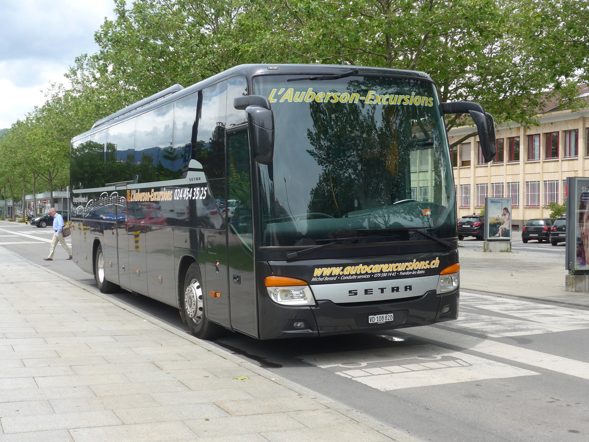 (172'153) - Brard, Yverdon - VD 108'820 - Setra am 25. Juni 2016 beim Bahnhof Yverdon