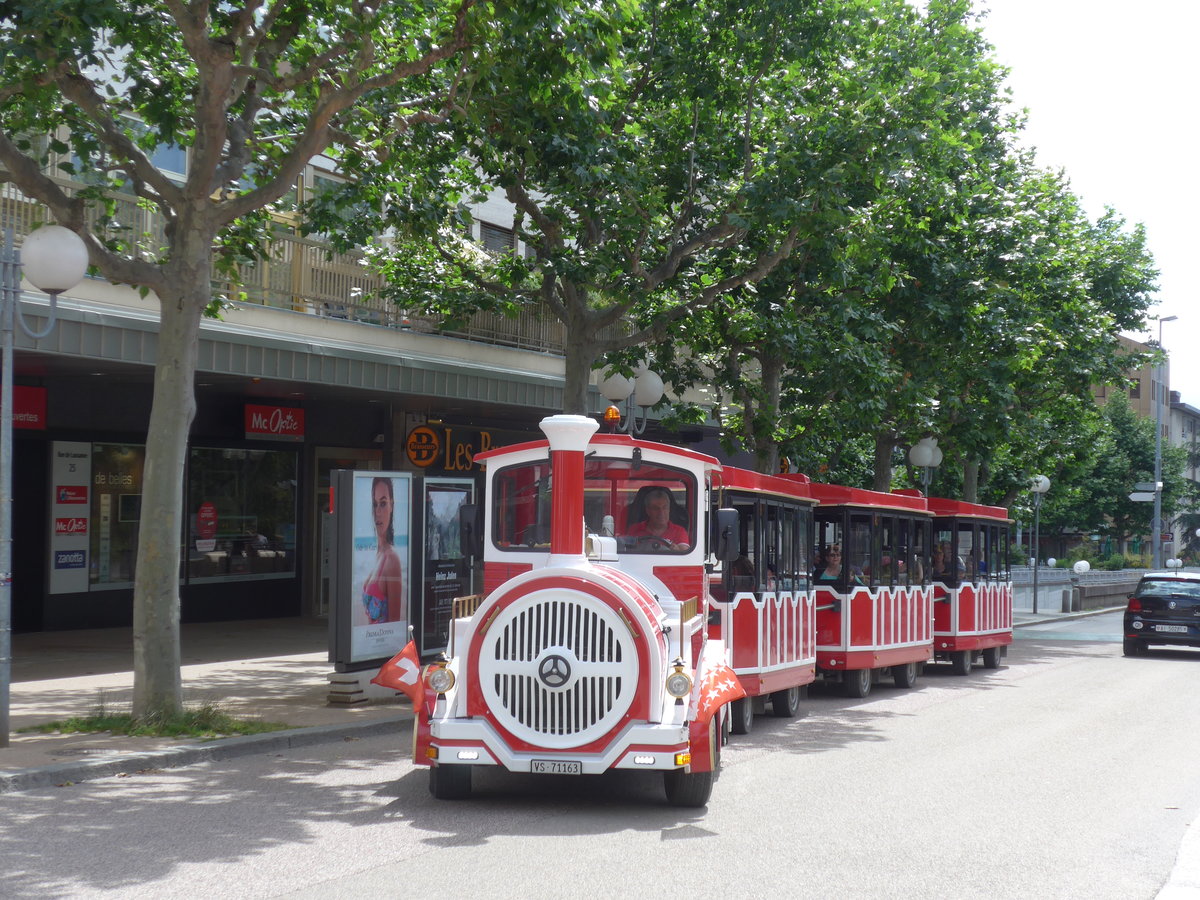 (172'547) - Touristen-Z�gli - VS 71'163 - am 26. Juni 2016 in Sion, Place de la Planta 