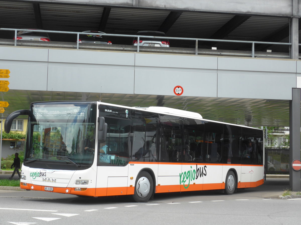 (172'593) - VBH Herisau - Nr. 12/AR 21'300 - MAN am 27. Juni 2016 beim Bahnhof Herisau