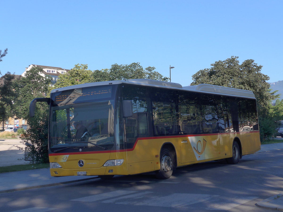 (173'079) - CarPostal Ouest - VD 335'330 - Mercedes am 16. Juli 2016 beim Bahnhof Yverdon