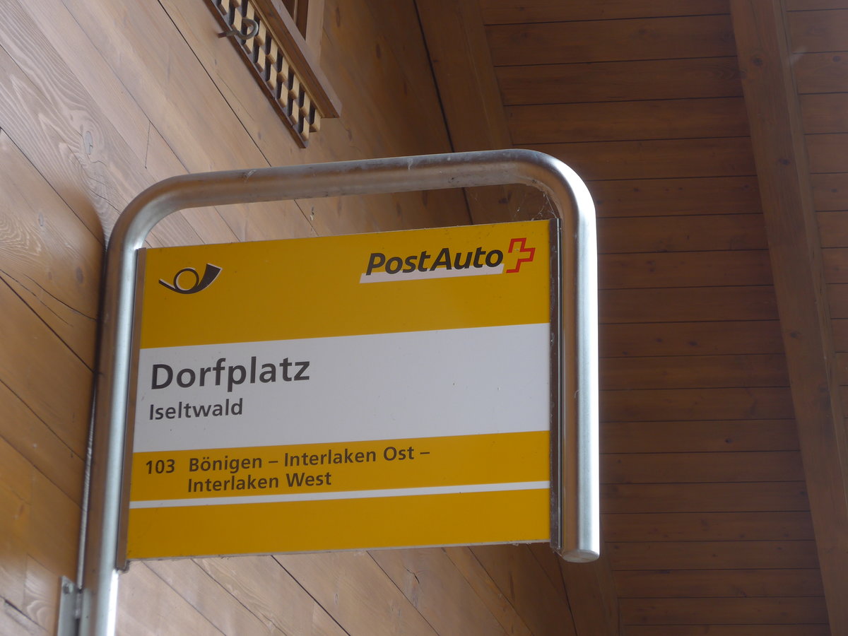 (173'260) - PostAuto-Haltestelle - Iseltwald, Dorfplatz - am 23. Juli 2016