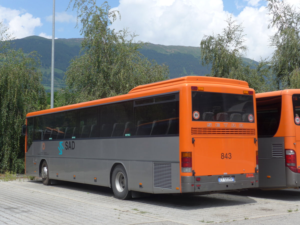 (173'311) - SAD Bozen - Nr. 843/EY-533 MR - Setra am 24. Juli 2016 beim Bahnhof Mals