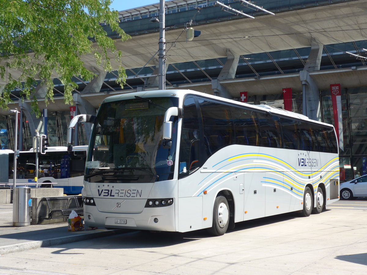 (173'868) - VBL Luzern - Nr. 801/LU 15'730 - Volvo am 8. August 2016 beim Bahnhof Luzern