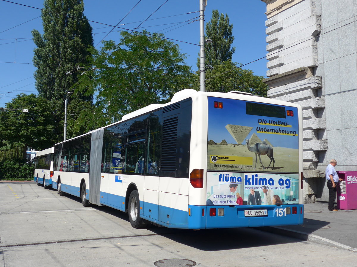 (173'884) - VBL Luzern - Nr. 151/LU 15'051 - Mercedes am 8. August 2016 beim Bahnhof Luzern