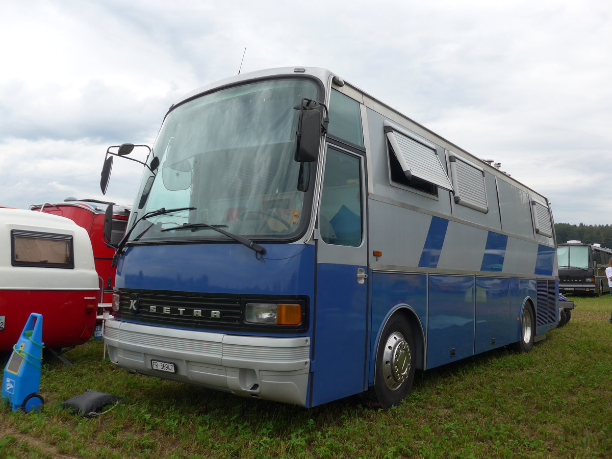 (173'990) - Aus der Schweiz: Bchler, Bsingen - FR 36'947 - Setra (ex AAGI Interlaken Nr. 30) am 20. August 2016 in Bsingen, Bahnhof