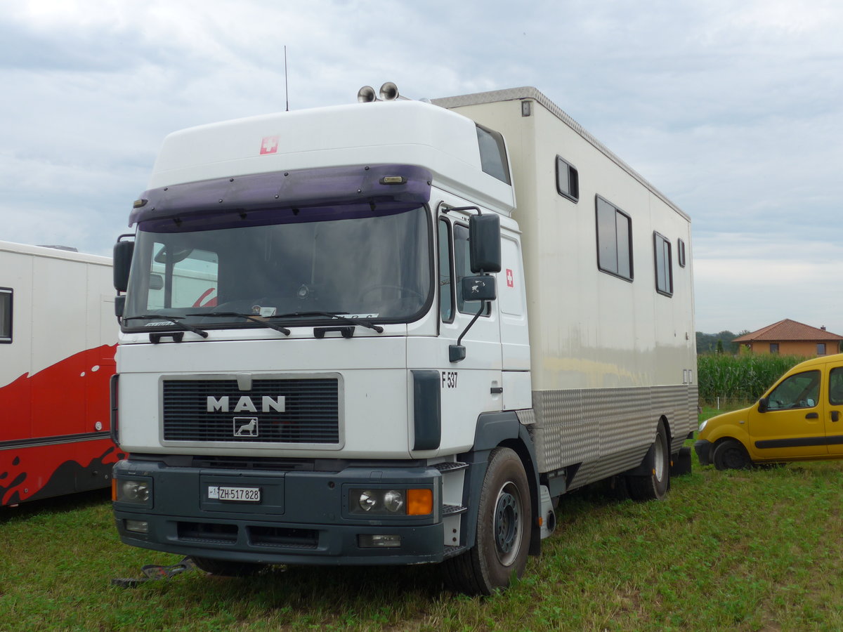 (173'994) - MAN - ZH 517'828 - am 20. August 2016 in B�singen, Bahnhof
